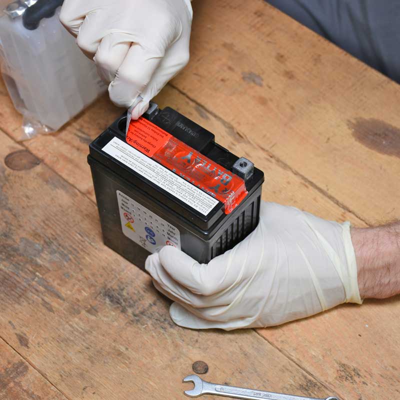 Einfaches Befüllen Ihrer ective Motorradbatterie